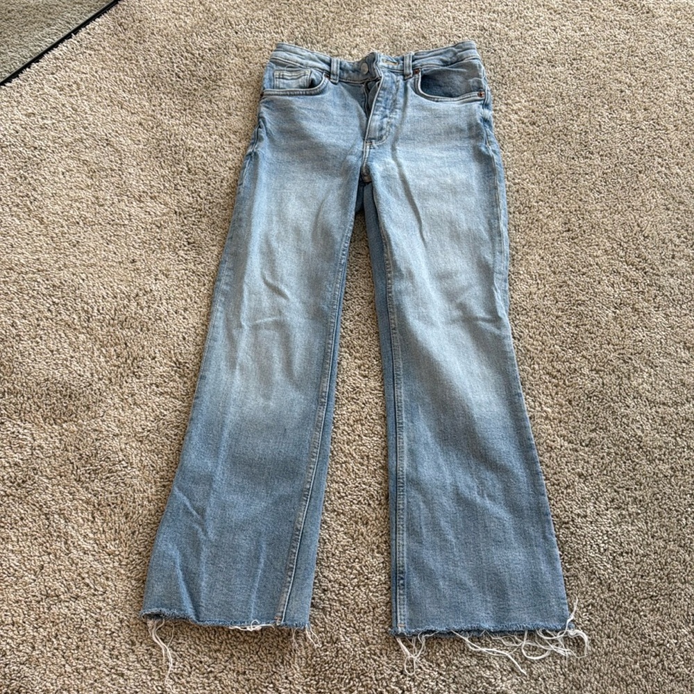 Zara crop kick flare jeans with frayed bottoms in light wash, high rise